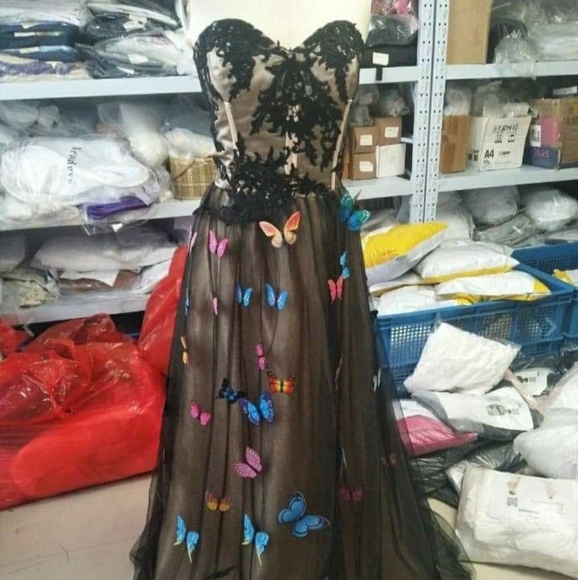 Sweetheart neckline lace and tulle dress - Picture 7 of 8